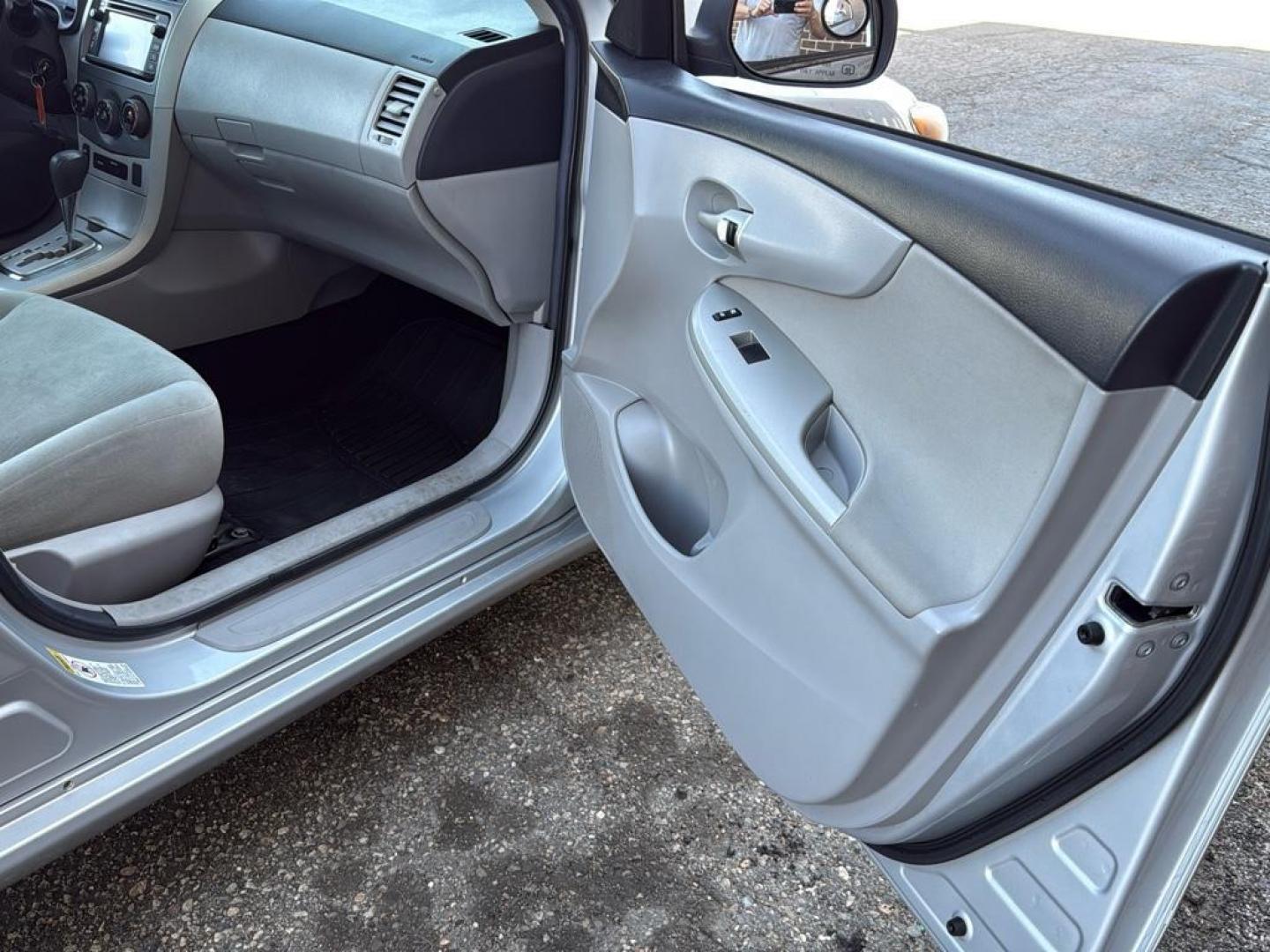 2013 SILVER Toyota Corolla LE (2T1BU4EE7DC) with an 4 Cyl, 1.8L engine, Automatic 5-Speed transmission, located at 10890 W. Colfax Ave., Lakewood, CO, 80215, (303) 274-7692, 39.739914, -105.120132 - Photo#22