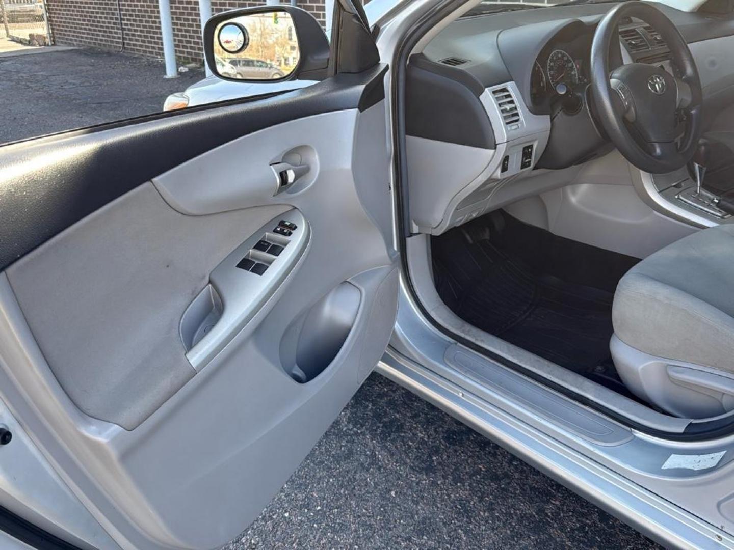 2013 SILVER Toyota Corolla LE (2T1BU4EE7DC) with an 4 Cyl, 1.8L engine, Automatic 5-Speed transmission, located at 10890 W. Colfax Ave., Lakewood, CO, 80215, (303) 274-7692, 39.739914, -105.120132 - Photo#25