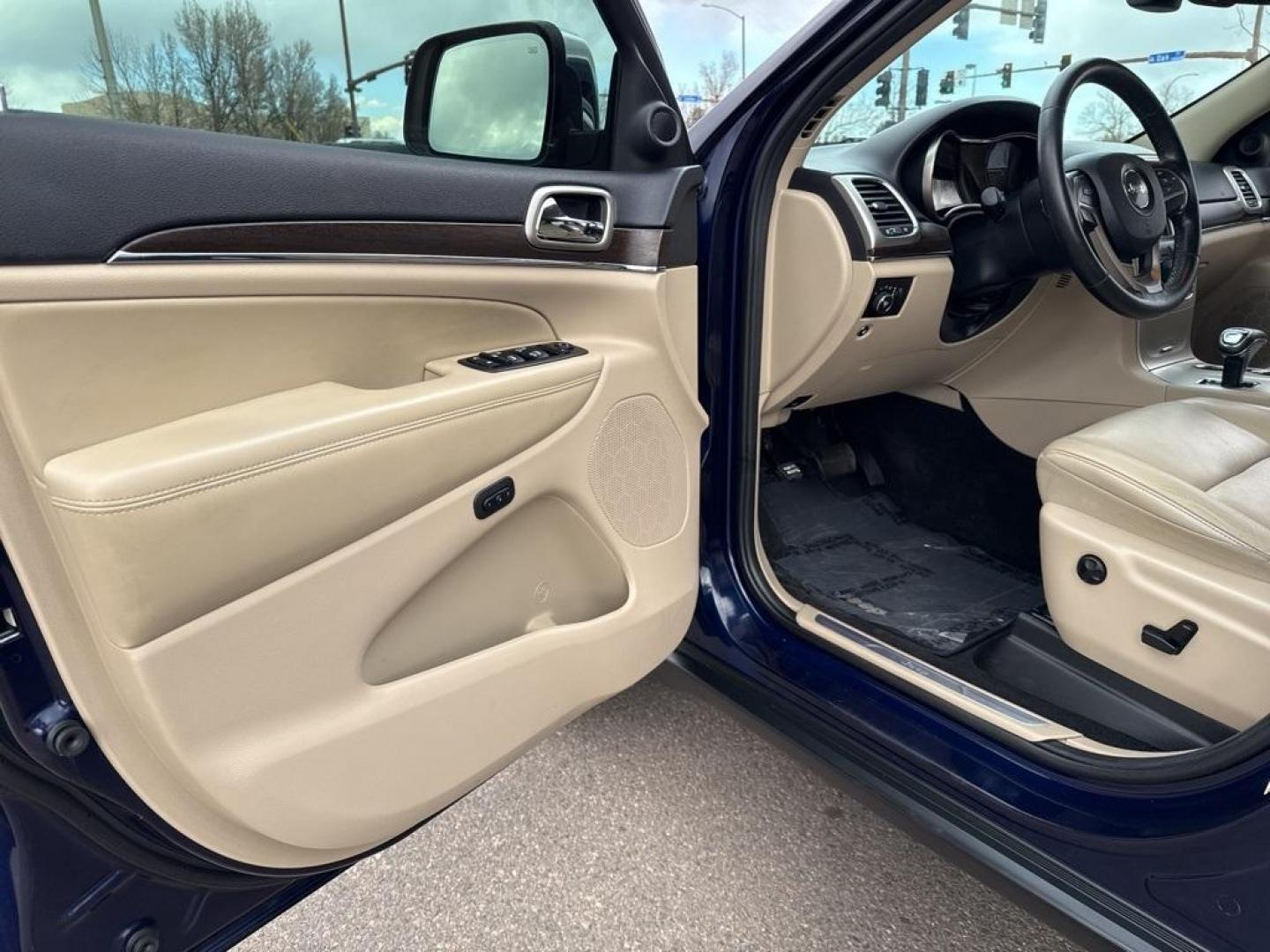 2014 BLUE Jeep Grand Cherokee Limited (1C4RJFBG1EC) with an V6, 3.6L engine, Automatic transmission, located at 10890 W. Colfax Ave., Lakewood, CO, 80215, (303) 274-7692, 39.739914, -105.120132 - Photo#62