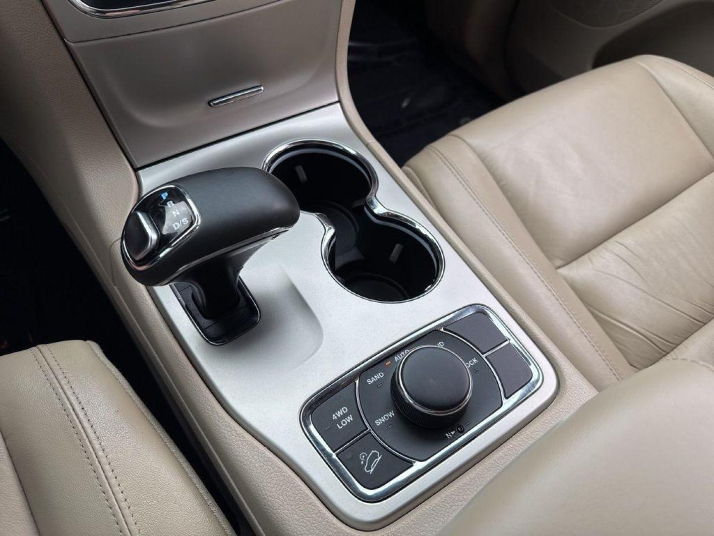 2014 BLUE Jeep Grand Cherokee Limited (1C4RJFBG1EC) with an V6, 3.6L engine, Automatic transmission, located at 10890 W. Colfax Ave., Lakewood, CO, 80215, (303) 274-7692, 39.739914, -105.120132 - Photo#13
