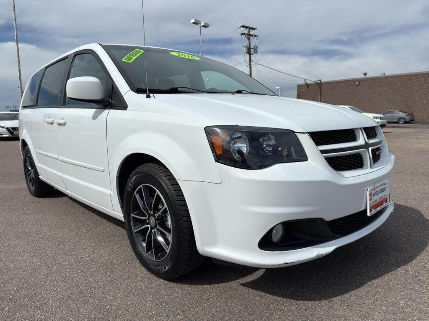 2016 WHITE Dodge Grand Caravan R/T (2C4RDGEG4GR) with an V6, 3.6L engine, Automatic transmission, located at 10890 W. Colfax Ave., Lakewood, CO, 80215, (303) 274-7692, 39.739914, -105.120132 - Photo#2