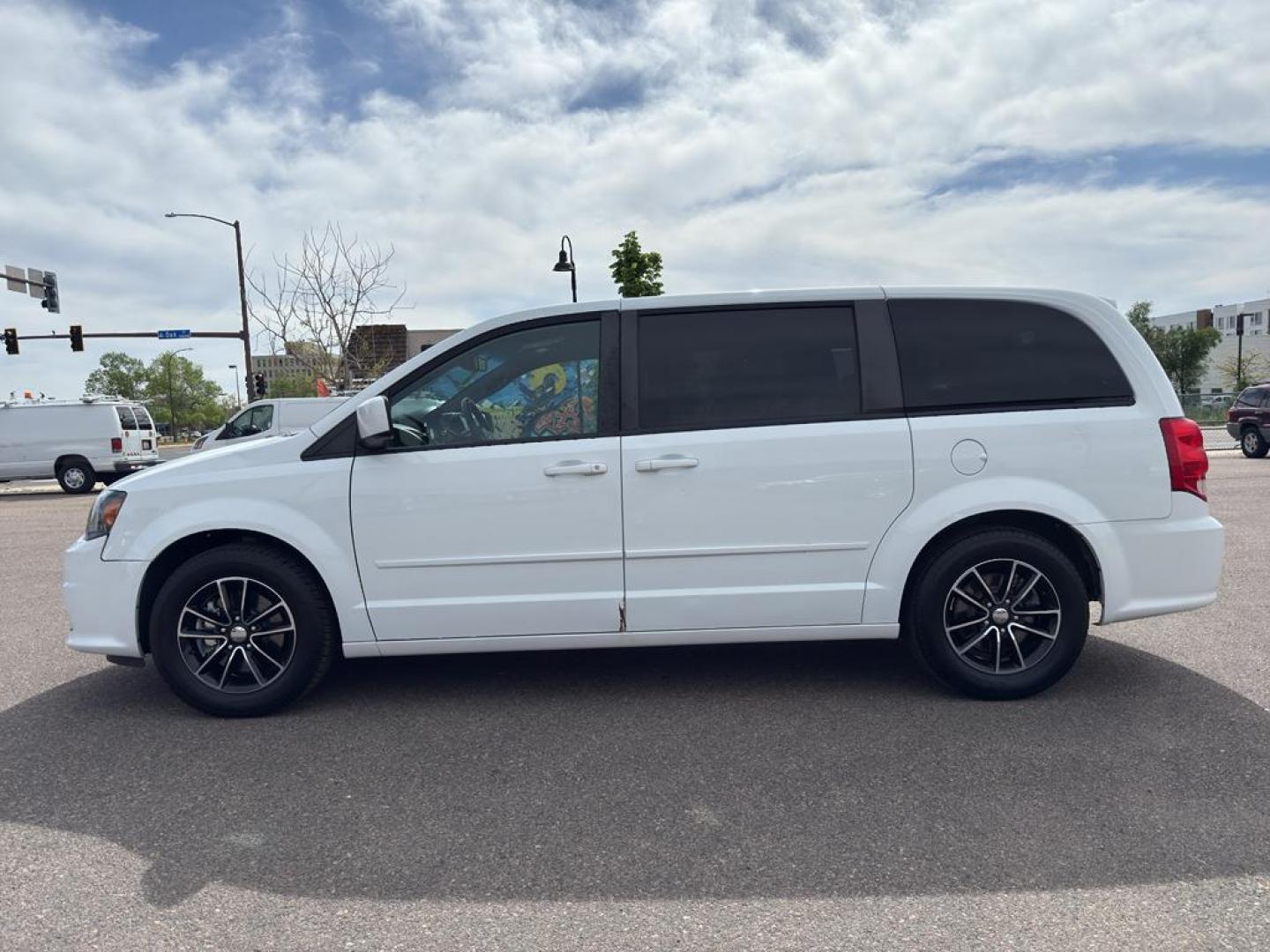 2016 WHITE Dodge Grand Caravan R/T (2C4RDGEG4GR) with an V6, 3.6L engine, Automatic transmission, located at 10890 W. Colfax Ave., Lakewood, CO, 80215, (303) 274-7692, 39.739914, -105.120132 - Photo#7