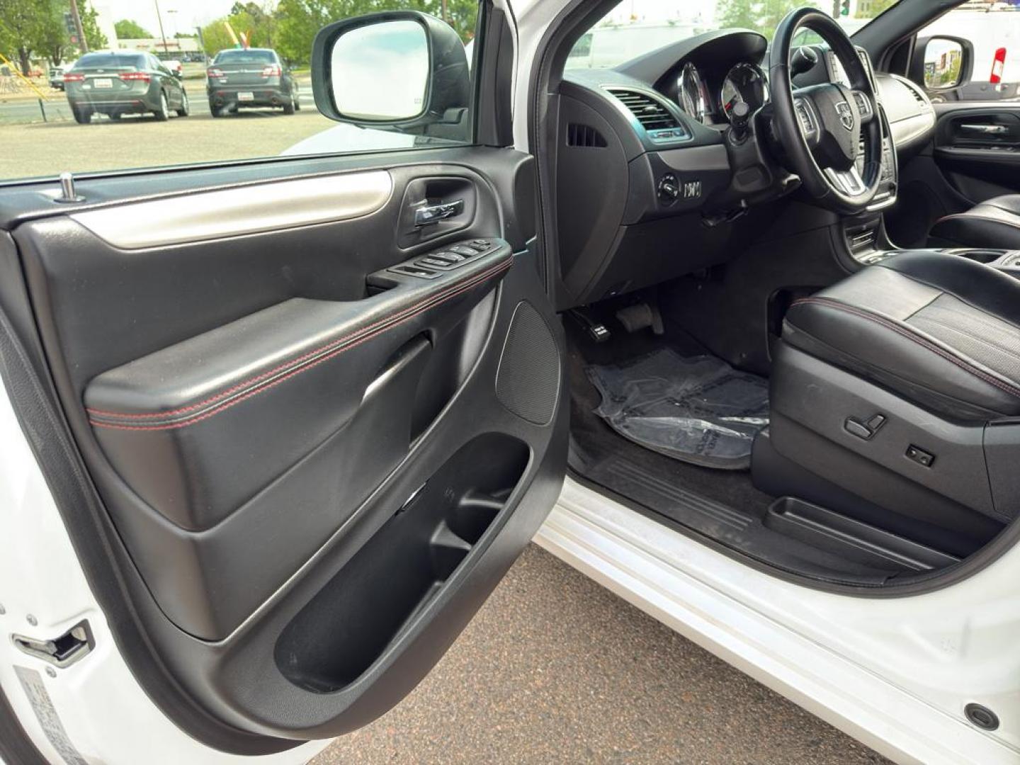 2016 WHITE Dodge Grand Caravan R/T (2C4RDGEG4GR) with an V6, 3.6L engine, Automatic transmission, located at 10890 W. Colfax Ave., Lakewood, CO, 80215, (303) 274-7692, 39.739914, -105.120132 - Photo#16