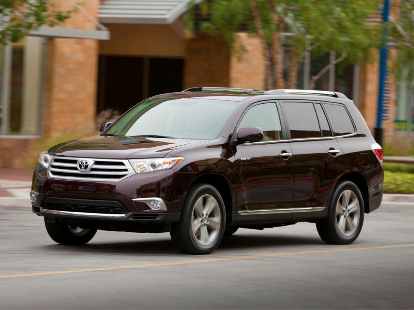 2011 WHITE Toyota Highlander Limited (5TDDK3EH4BS) with an V6, 3.5L engine, Automatic transmission, located at 10890 W. Colfax Ave., Lakewood, CO, 80215, (303) 274-7692, 39.739914, -105.120132 - Photo#35