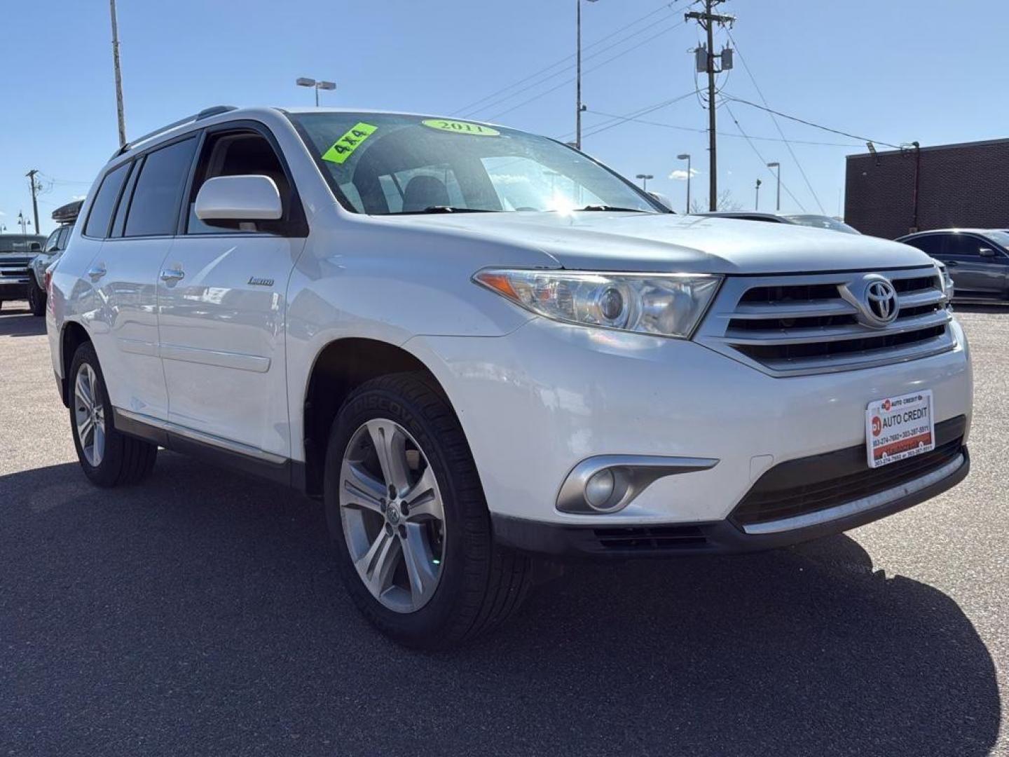 2011 WHITE Toyota Highlander Limited (5TDDK3EH4BS) with an V6, 3.5L engine, Automatic transmission, located at 10890 W. Colfax Ave., Lakewood, CO, 80215, (303) 274-7692, 39.739914, -105.120132 - Photo#2