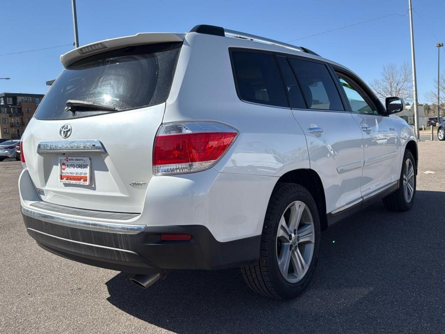 2011 WHITE Toyota Highlander Limited (5TDDK3EH4BS) with an V6, 3.5L engine, Automatic transmission, located at 10890 W. Colfax Ave., Lakewood, CO, 80215, (303) 274-7692, 39.739914, -105.120132 - Photo#4