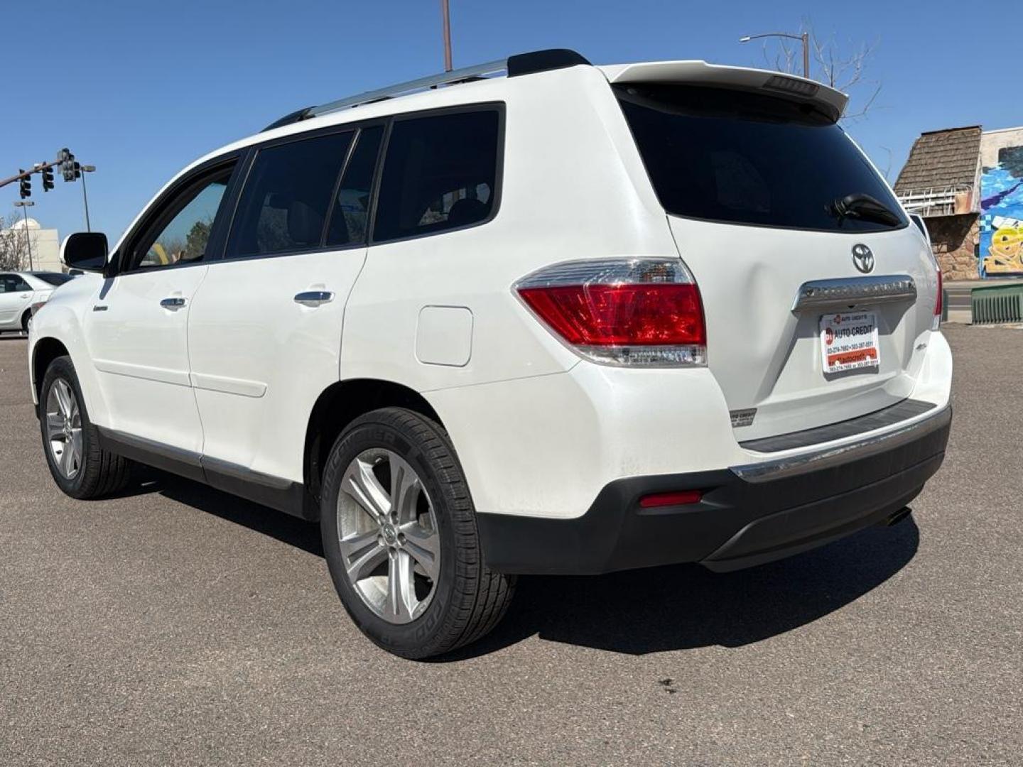 2011 WHITE Toyota Highlander Limited (5TDDK3EH4BS) with an V6, 3.5L engine, Automatic transmission, located at 10890 W. Colfax Ave., Lakewood, CO, 80215, (303) 274-7692, 39.739914, -105.120132 - Photo#6