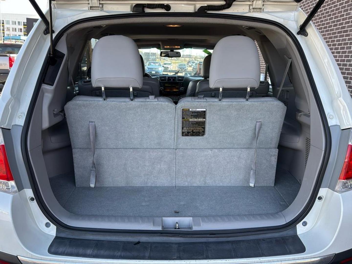 2011 WHITE Toyota Highlander Limited (5TDDK3EH4BS) with an V6, 3.5L engine, Automatic transmission, located at 10890 W. Colfax Ave., Lakewood, CO, 80215, (303) 274-7692, 39.739914, -105.120132 - Photo#14