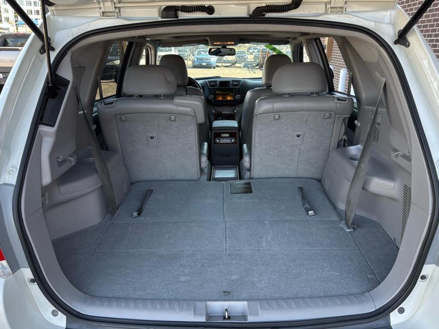 2011 WHITE Toyota Highlander Limited (5TDDK3EH4BS) with an V6, 3.5L engine, Automatic transmission, located at 10890 W. Colfax Ave., Lakewood, CO, 80215, (303) 274-7692, 39.739914, -105.120132 - Photo#15