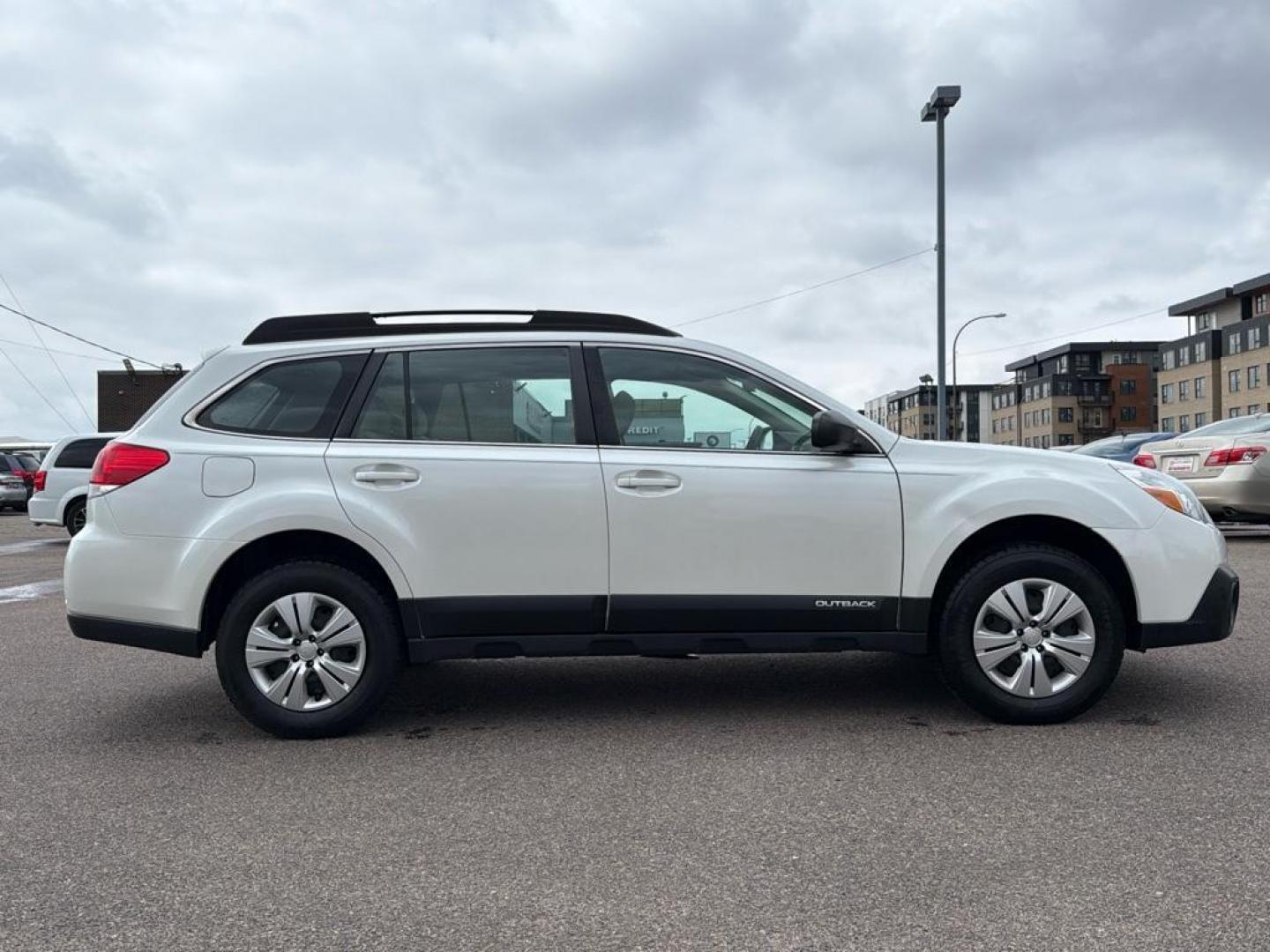 2013 WHITE Subaru Outback 2.5i (4S4BRCAC7D3) with an 4 Cyl, 2.5L engine, Automatic transmission, located at 10890 W. Colfax Ave., Lakewood, CO, 80215, (303) 274-7692, 39.739914, -105.120132 - Photo#3