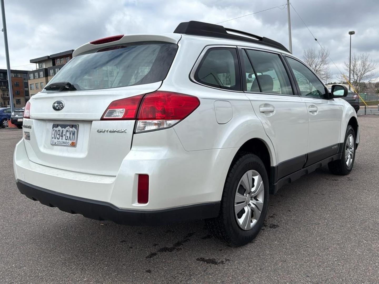 2013 WHITE Subaru Outback 2.5i (4S4BRCAC7D3) with an 4 Cyl, 2.5L engine, Automatic transmission, located at 10890 W. Colfax Ave., Lakewood, CO, 80215, (303) 274-7692, 39.739914, -105.120132 - Photo#4