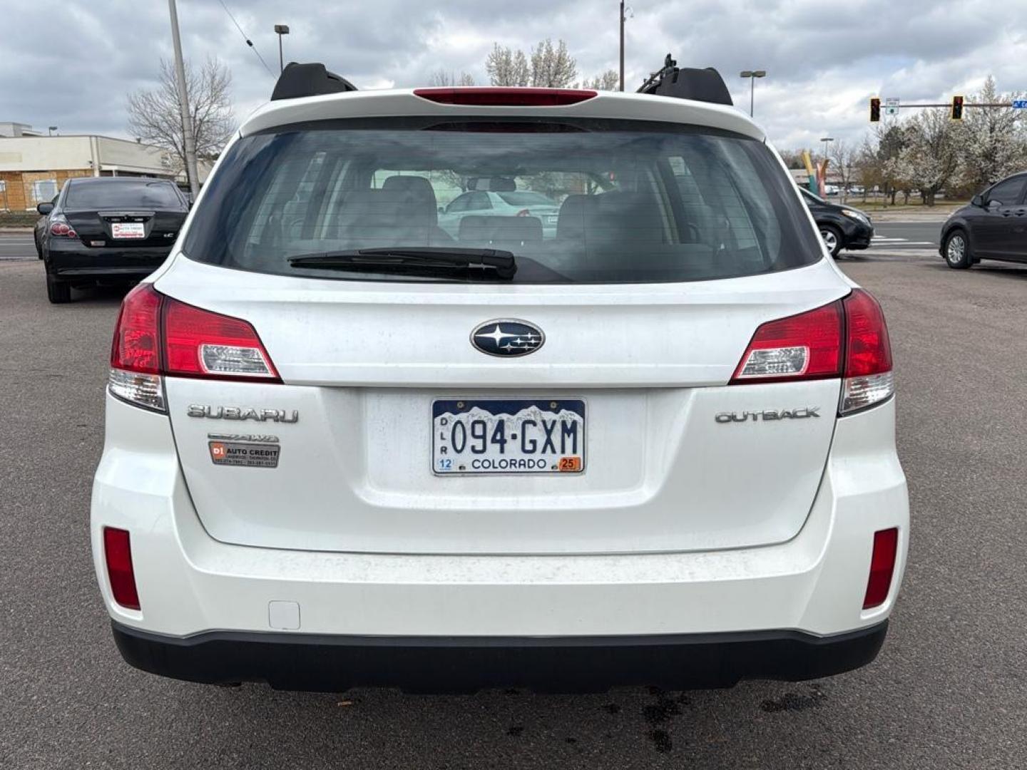 2013 WHITE Subaru Outback 2.5i (4S4BRCAC7D3) with an 4 Cyl, 2.5L engine, Automatic transmission, located at 10890 W. Colfax Ave., Lakewood, CO, 80215, (303) 274-7692, 39.739914, -105.120132 - Photo#5