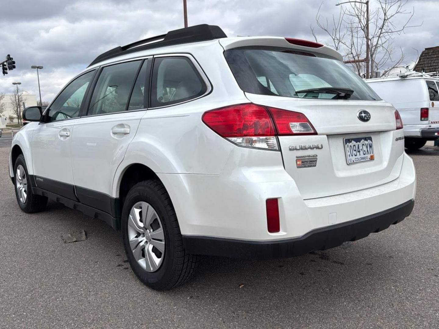 2013 WHITE Subaru Outback 2.5i (4S4BRCAC7D3) with an 4 Cyl, 2.5L engine, Automatic transmission, located at 10890 W. Colfax Ave., Lakewood, CO, 80215, (303) 274-7692, 39.739914, -105.120132 - Photo#6