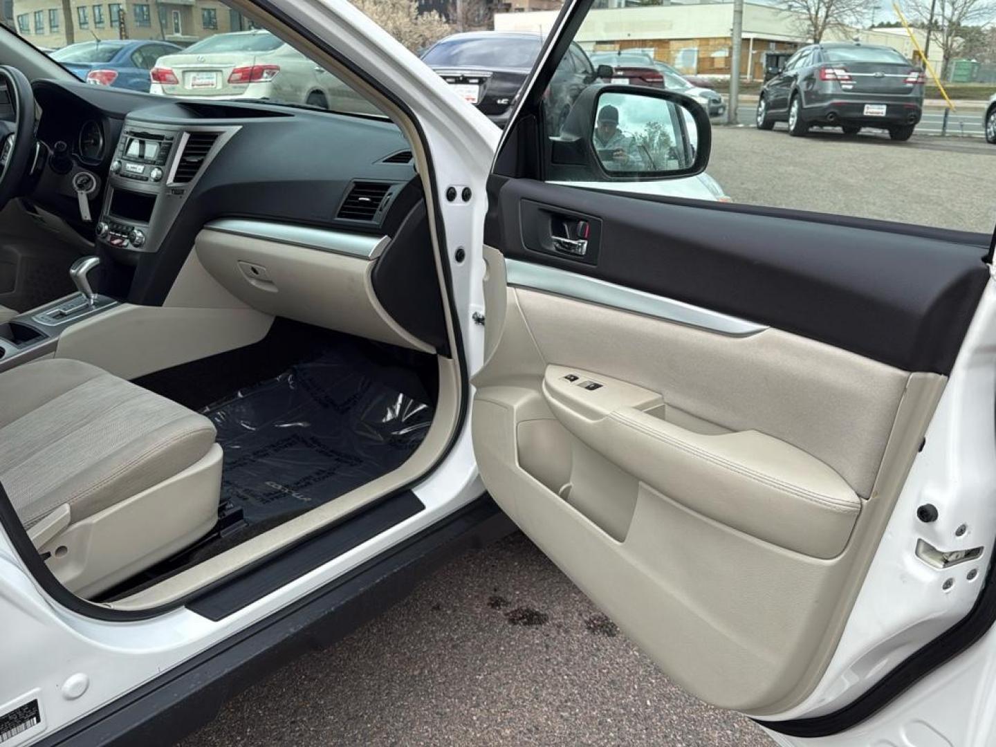 2013 WHITE Subaru Outback 2.5i (4S4BRCAC7D3) with an 4 Cyl, 2.5L engine, Automatic transmission, located at 10890 W. Colfax Ave., Lakewood, CO, 80215, (303) 274-7692, 39.739914, -105.120132 - Photo#9