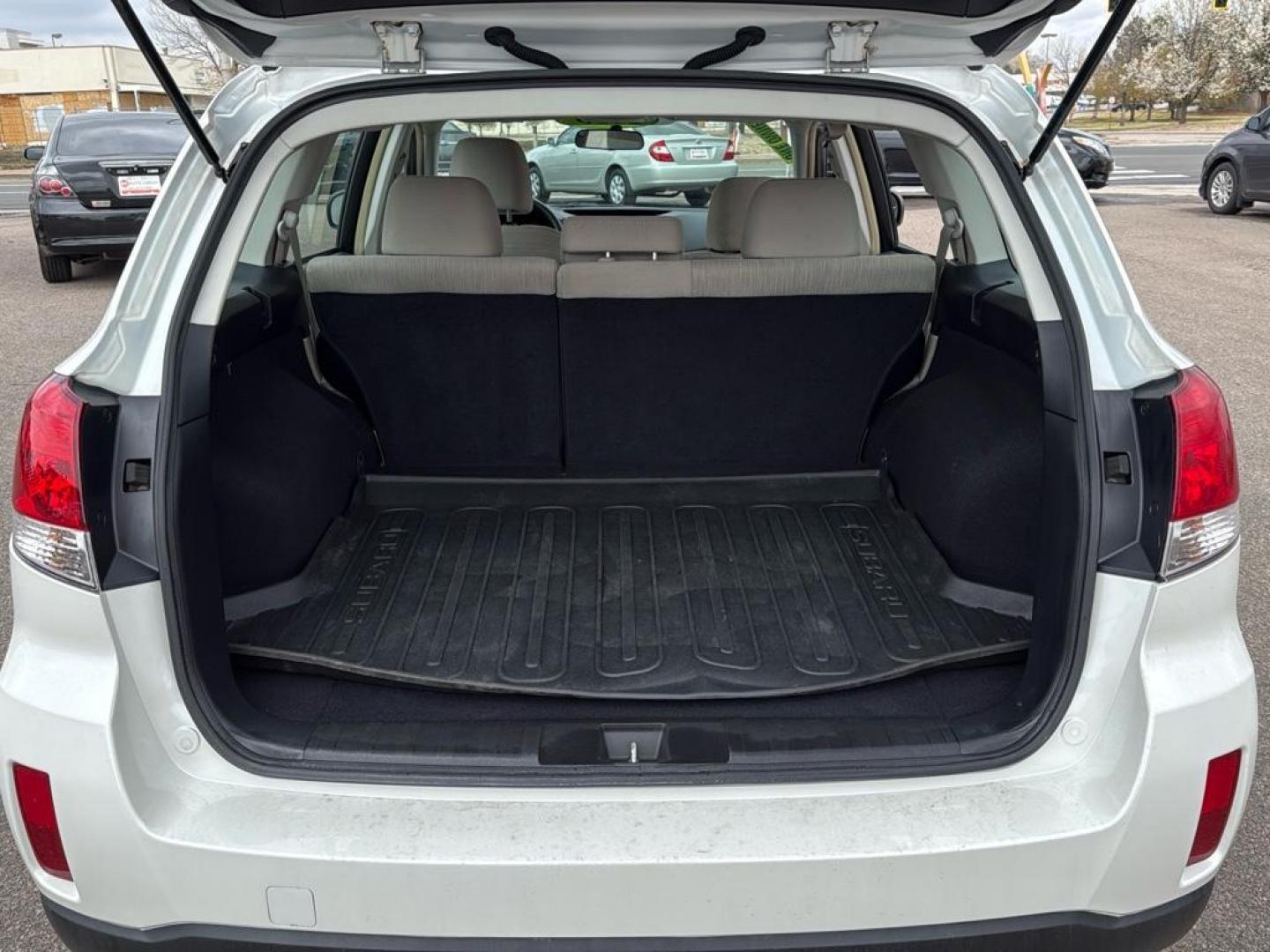2013 WHITE Subaru Outback 2.5i (4S4BRCAC7D3) with an 4 Cyl, 2.5L engine, Automatic transmission, located at 10890 W. Colfax Ave., Lakewood, CO, 80215, (303) 274-7692, 39.739914, -105.120132 - Photo#13