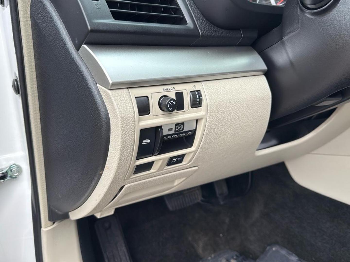 2013 WHITE Subaru Outback 2.5i (4S4BRCAC7D3) with an 4 Cyl, 2.5L engine, Automatic transmission, located at 10890 W. Colfax Ave., Lakewood, CO, 80215, (303) 274-7692, 39.739914, -105.120132 - Photo#19