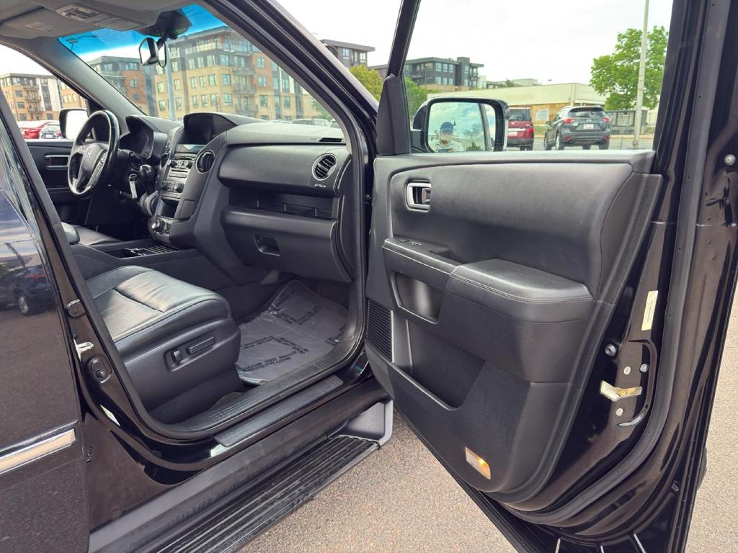 2014 BLACK /ACTUAL Honda Pilot Touring-RES (5FNYF4H97EB) with an V6, 3.5L engine, Automatic transmission, located at 10890 W. Colfax Ave., Lakewood, CO, 80215, (303) 274-7692, 39.739914, -105.120132 - Discover the perfect blend of style, comfort, and performance with this stunning 2014 Honda Pilot Touring-RES! This versatile SUV is designed to elevate your driving experience with its impeccable features and robust engineering. Under the hood, the Honda Pilot is powered by a dynamic V6, 3.5L engin - Photo#8