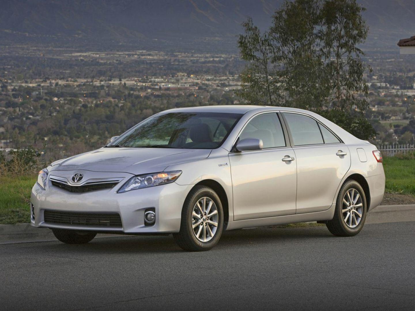 2011 Toyota Camry (4T1BF3EK3BU) with an 4 Cyl, 2.5L engine, Manual transmission, located at 10890 W. Colfax Ave., Lakewood, CO, 80215, (303) 274-7692, 39.739914, -105.120132 - Photo#2