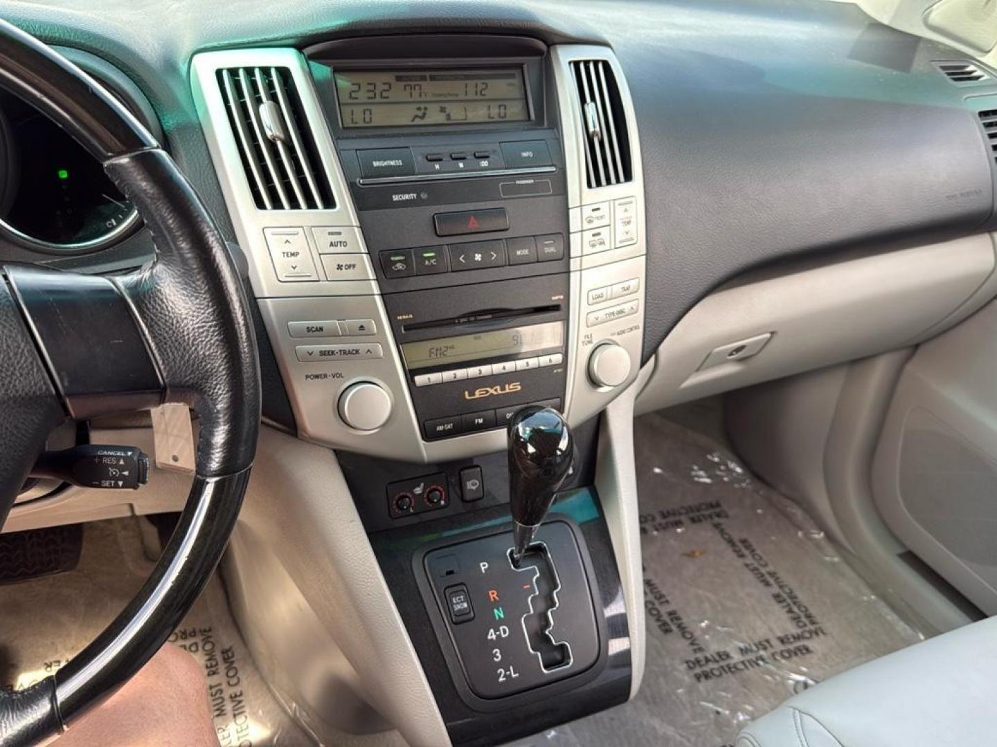 2008 WHITE Lexus RX 350 Base (2T2HK31U58C) with an V6, 3.5L engine, Automatic transmission, located at 10890 W. Colfax Ave., Lakewood, CO, 80215, (303) 274-7692, 39.739914, -105.120132 - Photo#10