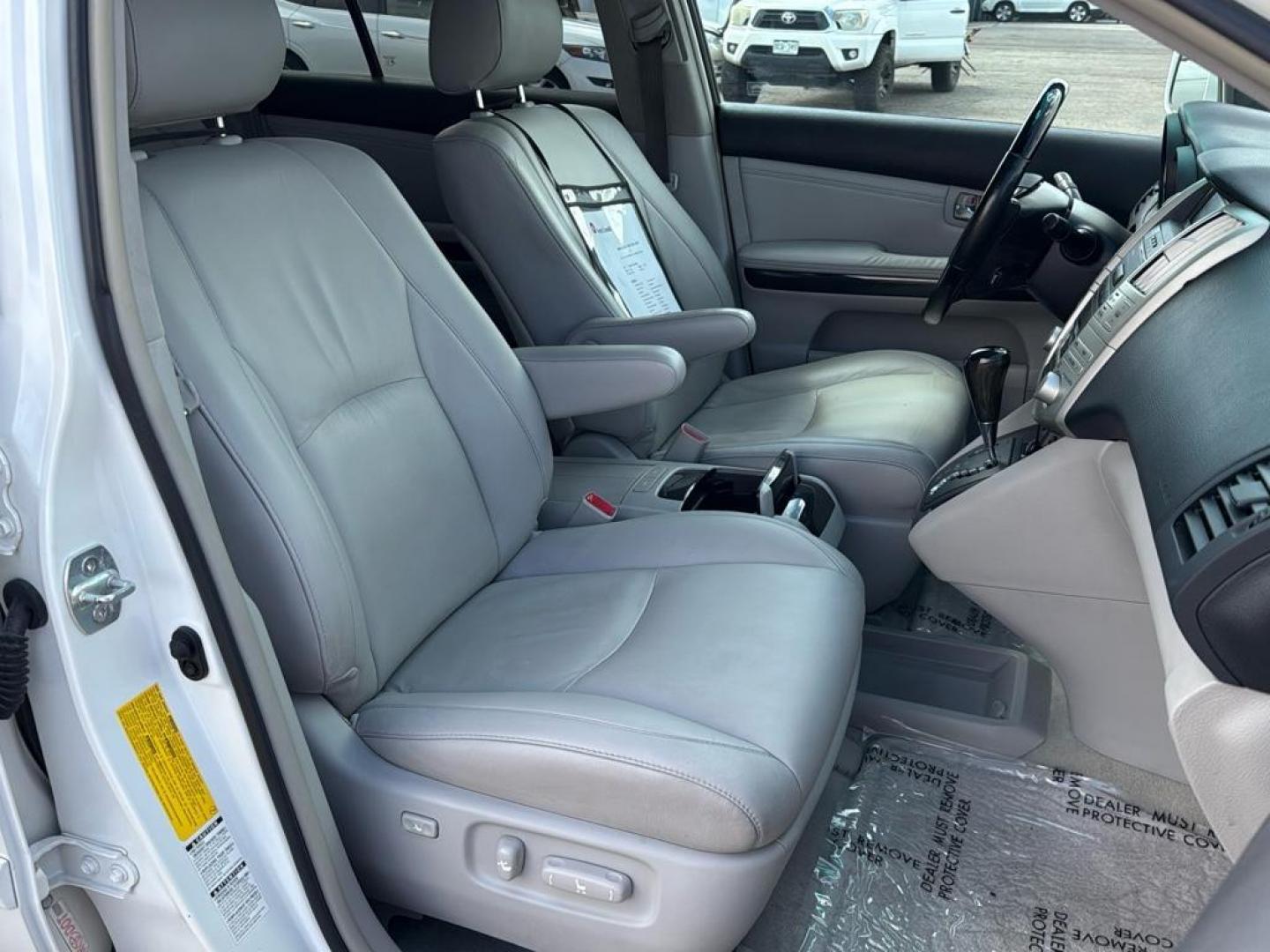 2008 WHITE Lexus RX 350 Base (2T2HK31U58C) with an V6, 3.5L engine, Automatic transmission, located at 10890 W. Colfax Ave., Lakewood, CO, 80215, (303) 274-7692, 39.739914, -105.120132 - Photo#14