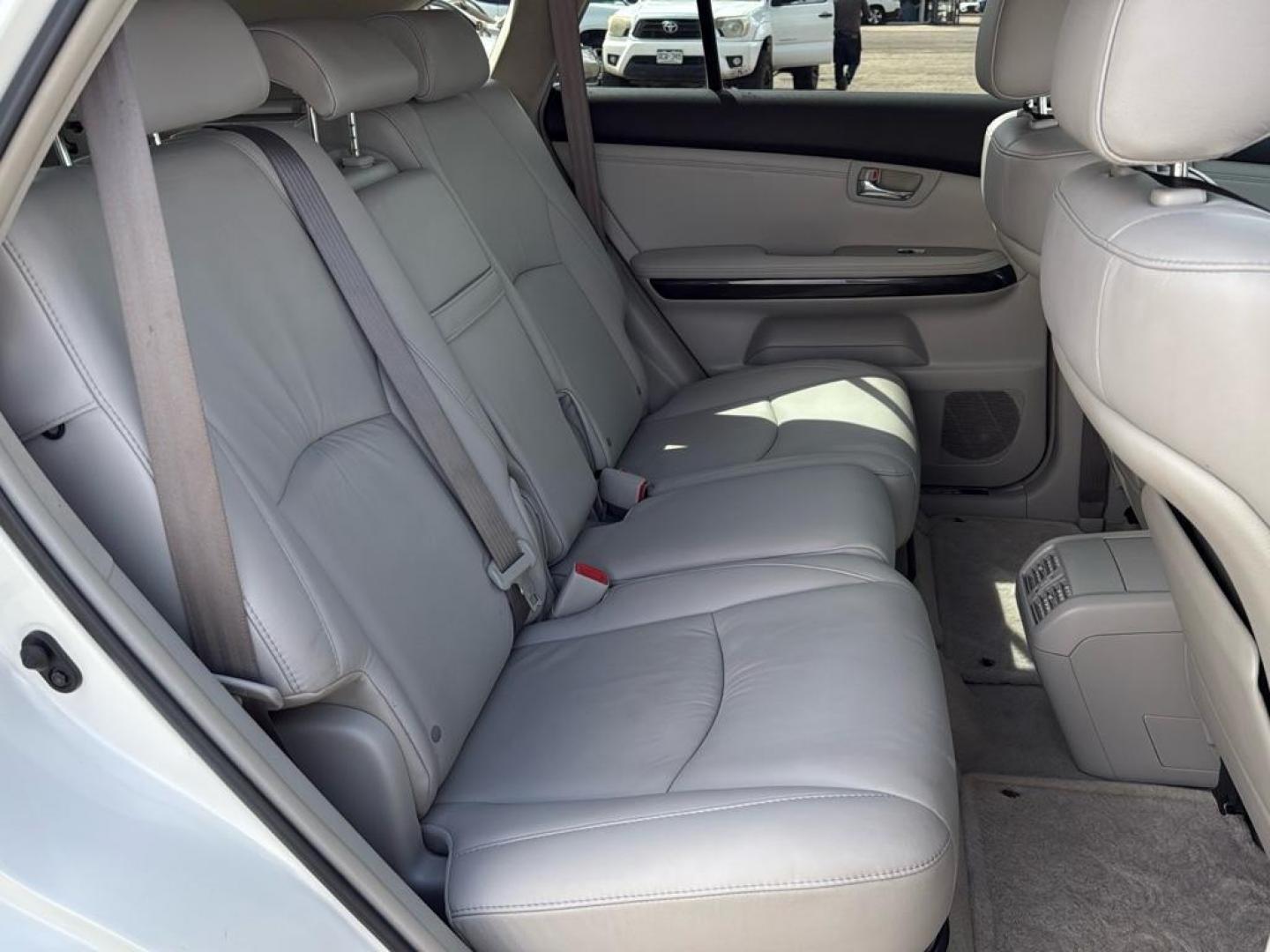 2008 WHITE Lexus RX 350 Base (2T2HK31U58C) with an V6, 3.5L engine, Automatic transmission, located at 10890 W. Colfax Ave., Lakewood, CO, 80215, (303) 274-7692, 39.739914, -105.120132 - Photo#15