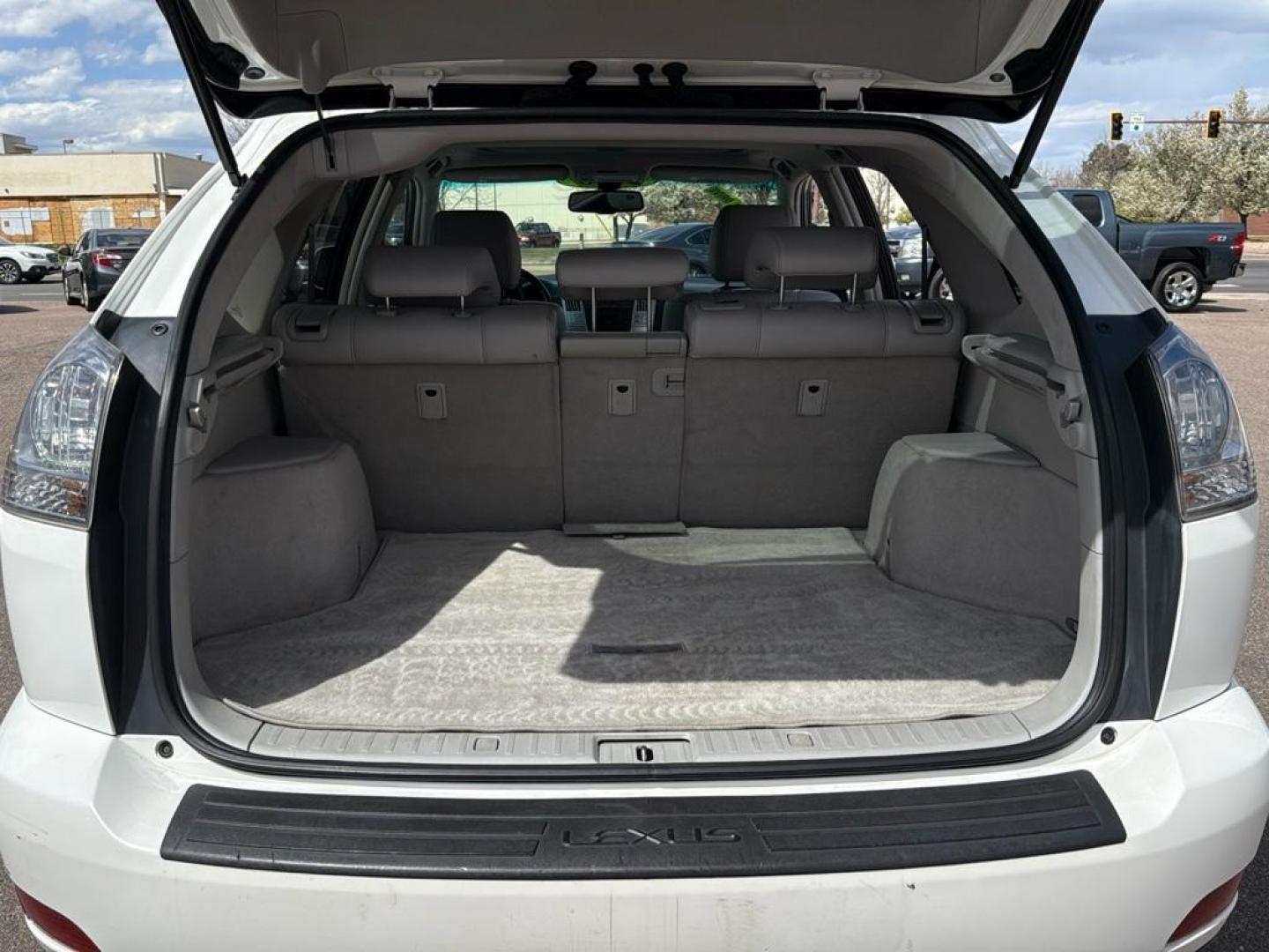 2008 WHITE Lexus RX 350 Base (2T2HK31U58C) with an V6, 3.5L engine, Automatic transmission, located at 10890 W. Colfax Ave., Lakewood, CO, 80215, (303) 274-7692, 39.739914, -105.120132 - Photo#16