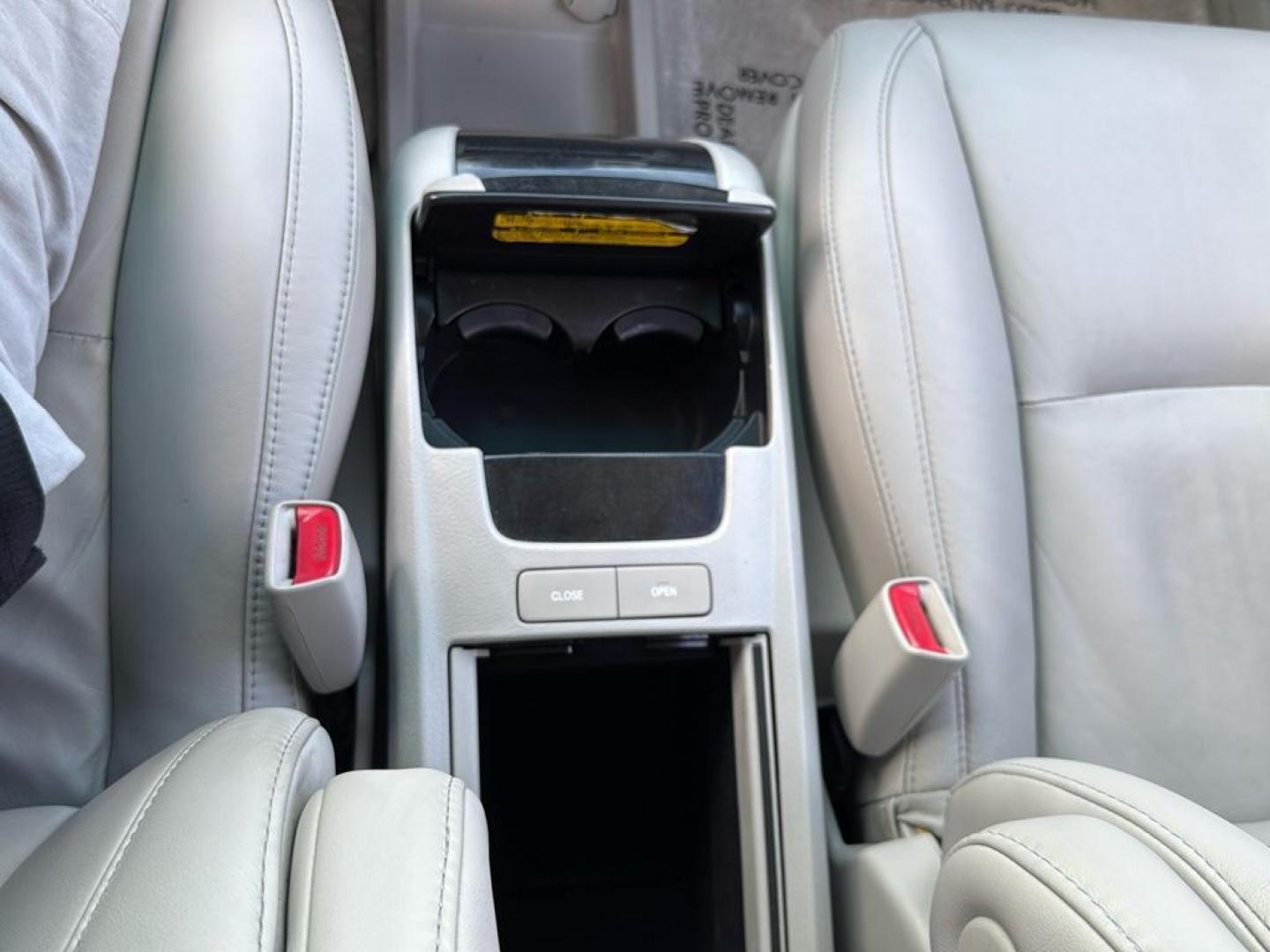 2008 WHITE Lexus RX 350 Base (2T2HK31U58C) with an V6, 3.5L engine, Automatic transmission, located at 10890 W. Colfax Ave., Lakewood, CO, 80215, (303) 274-7692, 39.739914, -105.120132 - Photo#18