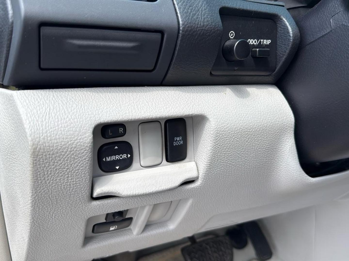 2008 WHITE Lexus RX 350 Base (2T2HK31U58C) with an V6, 3.5L engine, Automatic transmission, located at 10890 W. Colfax Ave., Lakewood, CO, 80215, (303) 274-7692, 39.739914, -105.120132 - Photo#19