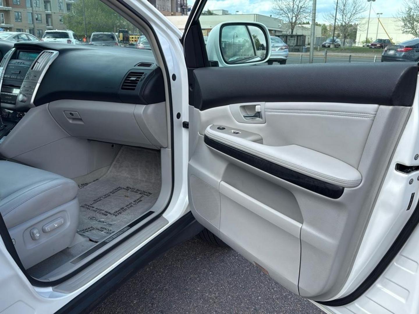 2008 WHITE Lexus RX 350 Base (2T2HK31U58C) with an V6, 3.5L engine, Automatic transmission, located at 10890 W. Colfax Ave., Lakewood, CO, 80215, (303) 274-7692, 39.739914, -105.120132 - Photo#23