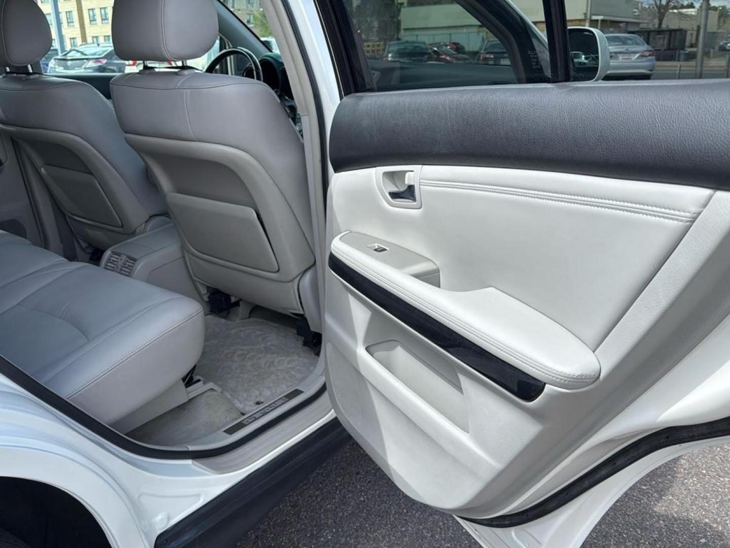 2008 WHITE Lexus RX 350 Base (2T2HK31U58C) with an V6, 3.5L engine, Automatic transmission, located at 10890 W. Colfax Ave., Lakewood, CO, 80215, (303) 274-7692, 39.739914, -105.120132 - Photo#24