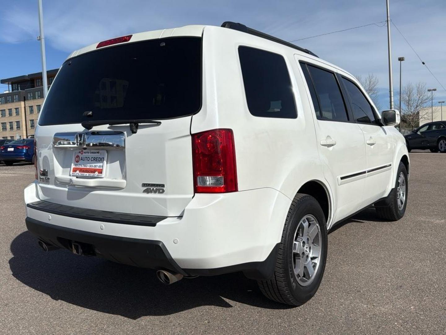 2011 WHITE Honda Pilot Touring-RES (5FNYF4H9XBB) with an V6, 3.5L engine, Automatic transmission, located at 10890 W. Colfax Ave., Lakewood, CO, 80215, (303) 274-7692, 39.739914, -105.120132 - Photo#4