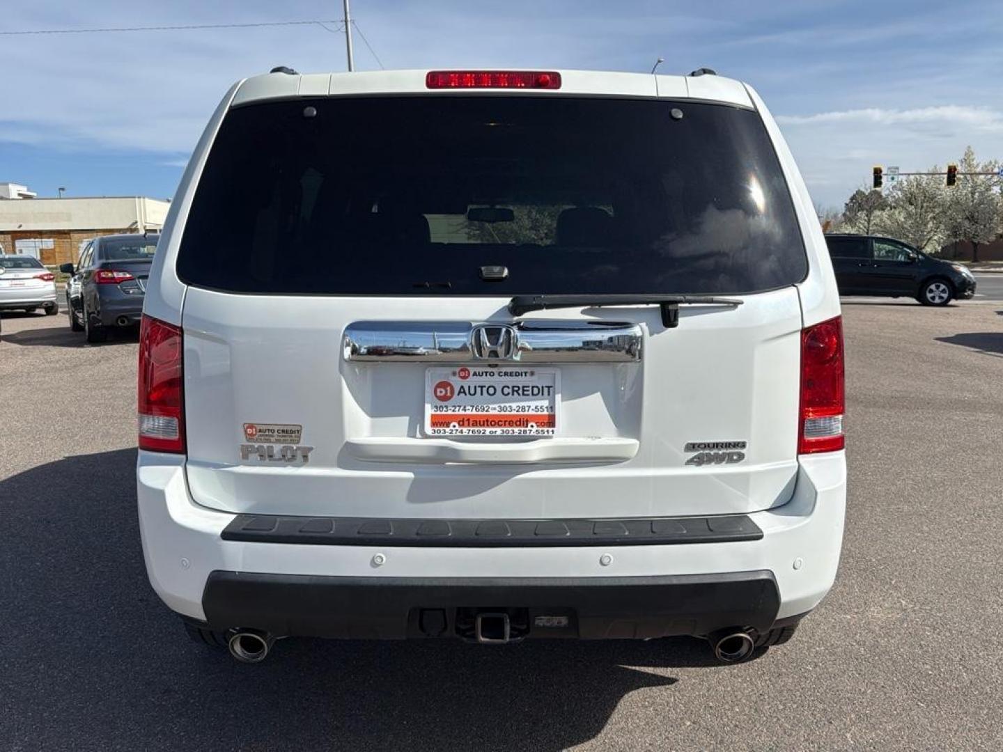 2011 WHITE Honda Pilot Touring-RES (5FNYF4H9XBB) with an V6, 3.5L engine, Automatic transmission, located at 10890 W. Colfax Ave., Lakewood, CO, 80215, (303) 274-7692, 39.739914, -105.120132 - Photo#5