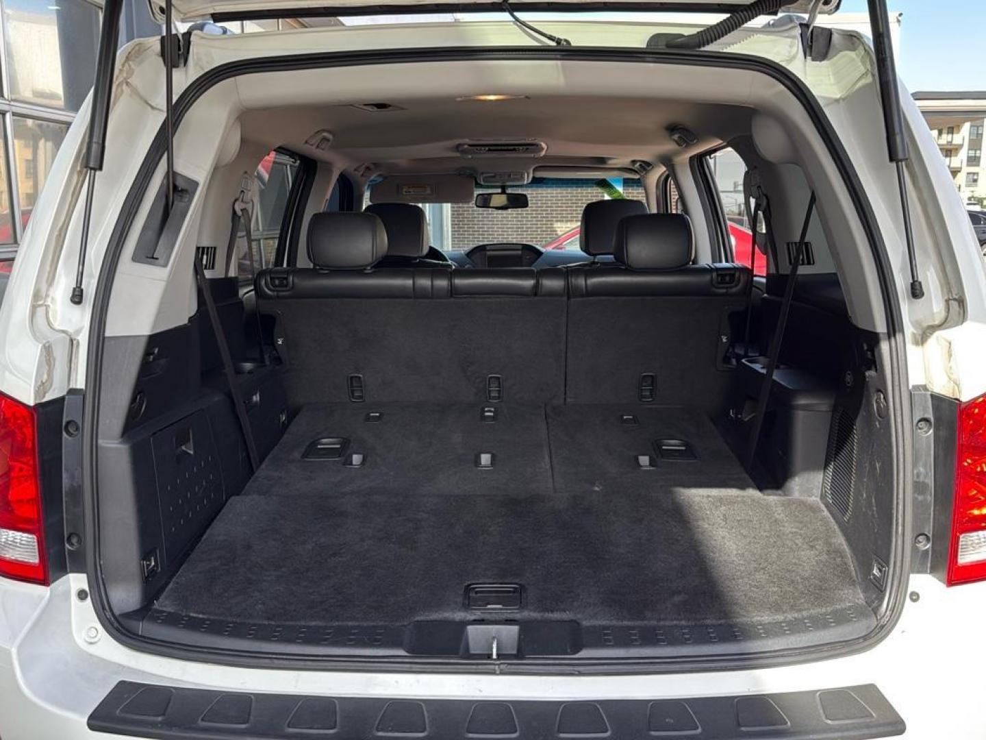 2011 WHITE Honda Pilot Touring-RES (5FNYF4H9XBB) with an V6, 3.5L engine, Automatic transmission, located at 10890 W. Colfax Ave., Lakewood, CO, 80215, (303) 274-7692, 39.739914, -105.120132 - Photo#21