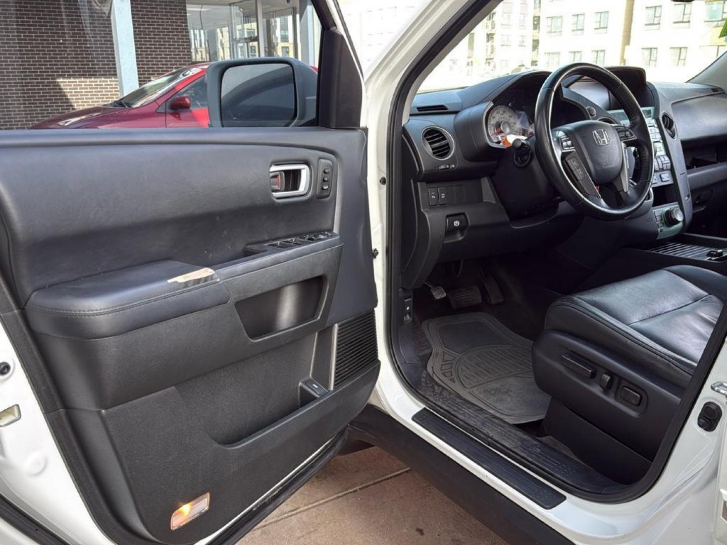 2011 WHITE Honda Pilot Touring-RES (5FNYF4H9XBB) with an V6, 3.5L engine, Automatic transmission, located at 10890 W. Colfax Ave., Lakewood, CO, 80215, (303) 274-7692, 39.739914, -105.120132 - Photo#33