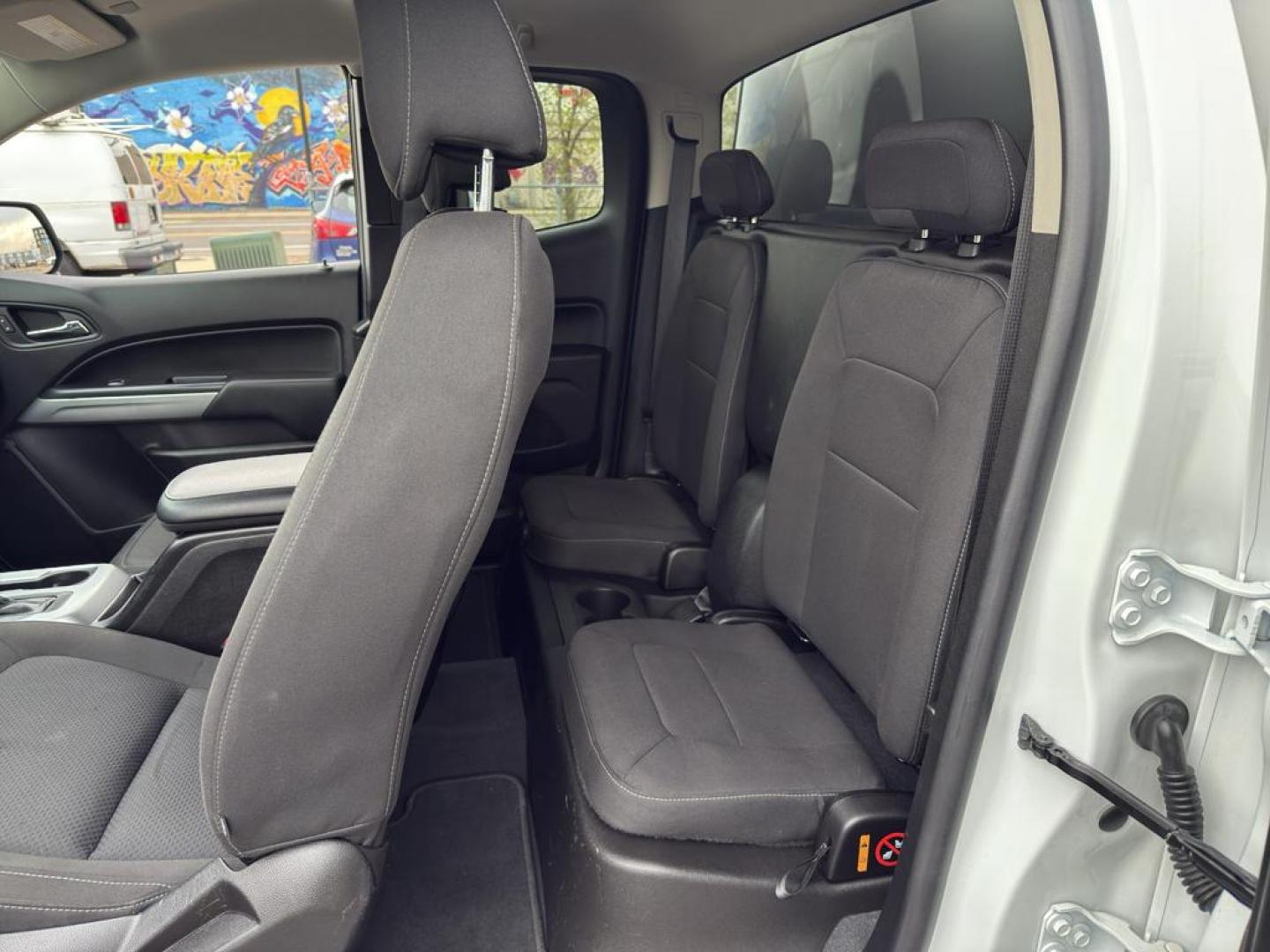 2019 WHITE /GRAY Chevrolet Colorado LT (1GCHTCEN2K1) with an V6, 3.6L engine, Automatic transmission, located at 10890 W. Colfax Ave., Lakewood, CO, 80215, (303) 274-7692, 39.739914, -105.120132 - <b>Summary</b><br>Apple/ Android Carplay, Fully Serviced And Ready For Colorado! New Tires, Non smoker, One Owner And In Excellent Condition, This car comes with a 3 month/ 3000 mile warranty for peace of mind!<br><br><b>Vehicle Details</b><br>Discover the perfect blend of power and versatility with - Photo#11