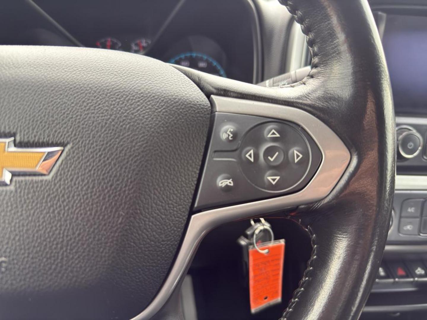 2019 WHITE /GRAY Chevrolet Colorado LT (1GCHTCEN2K1) with an V6, 3.6L engine, Automatic transmission, located at 10890 W. Colfax Ave., Lakewood, CO, 80215, (303) 274-7692, 39.739914, -105.120132 - <b>Summary</b><br>Apple/ Android Carplay, Fully Serviced And Ready For Colorado! New Tires, Non smoker, One Owner And In Excellent Condition, This car comes with a 3 month/ 3000 mile warranty for peace of mind!<br><br><b>Vehicle Details</b><br>Discover the perfect blend of power and versatility with - Photo#19