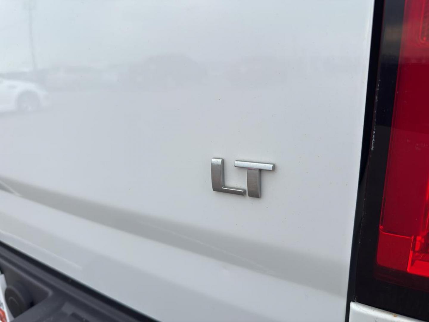 2019 WHITE /GRAY Chevrolet Colorado LT (1GCHTCEN2K1) with an V6, 3.6L engine, Automatic transmission, located at 10890 W. Colfax Ave., Lakewood, CO, 80215, (303) 274-7692, 39.739914, -105.120132 - <b>Summary</b><br>Apple/ Android Carplay, Fully Serviced And Ready For Colorado! New Tires, Non smoker, One Owner And In Excellent Condition, This car comes with a 3 month/ 3000 mile warranty for peace of mind!<br><br><b>Vehicle Details</b><br>Discover the perfect blend of power and versatility with - Photo#21