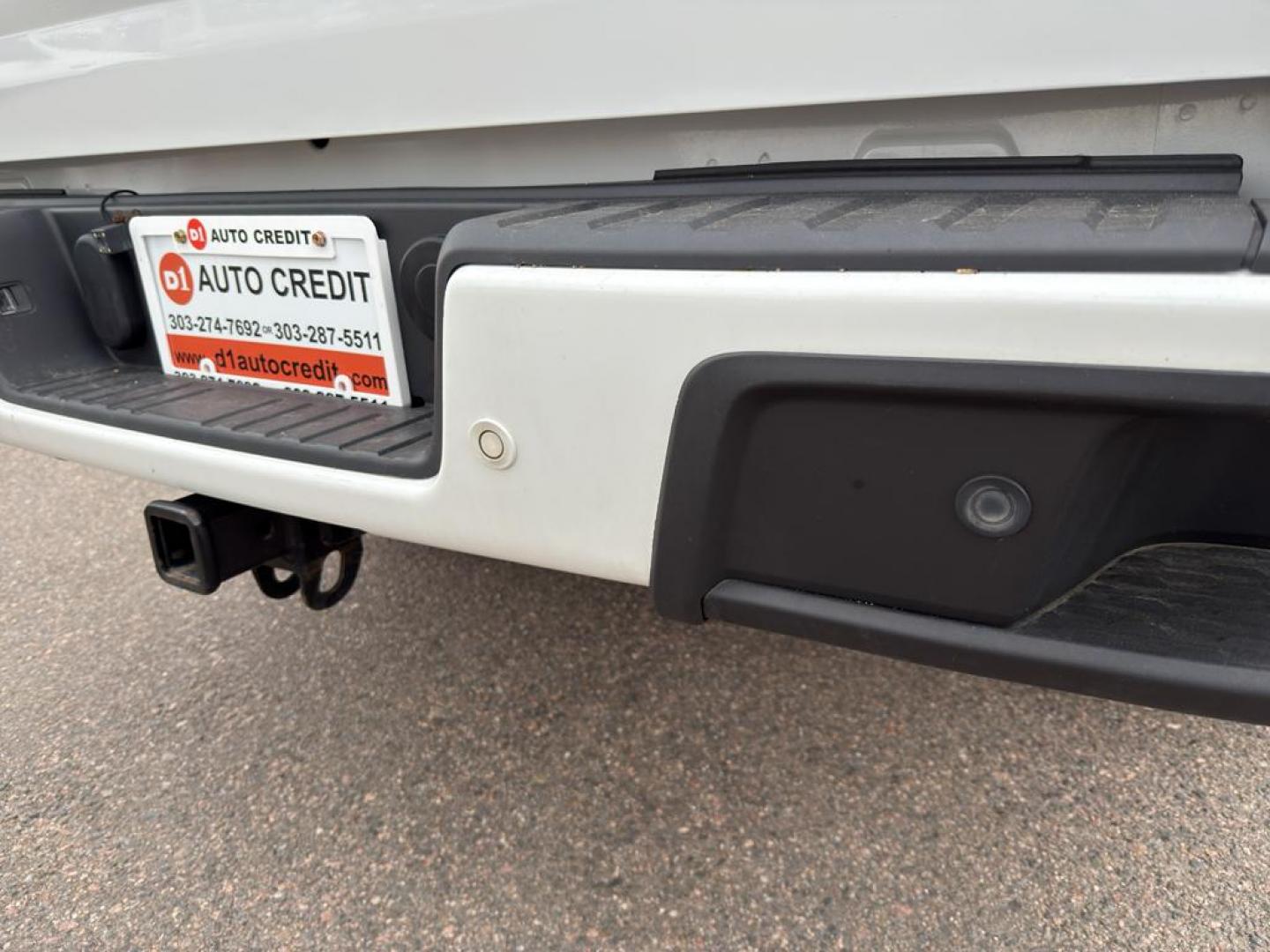 2019 WHITE /GRAY Chevrolet Colorado LT (1GCHTCEN2K1) with an V6, 3.6L engine, Automatic transmission, located at 10890 W. Colfax Ave., Lakewood, CO, 80215, (303) 274-7692, 39.739914, -105.120132 - <b>Summary</b><br>Apple/ Android Carplay, Fully Serviced And Ready For Colorado! New Tires, Non smoker, One Owner And In Excellent Condition, This car comes with a 3 month/ 3000 mile warranty for peace of mind!<br><br><b>Vehicle Details</b><br>Discover the perfect blend of power and versatility with - Photo#22