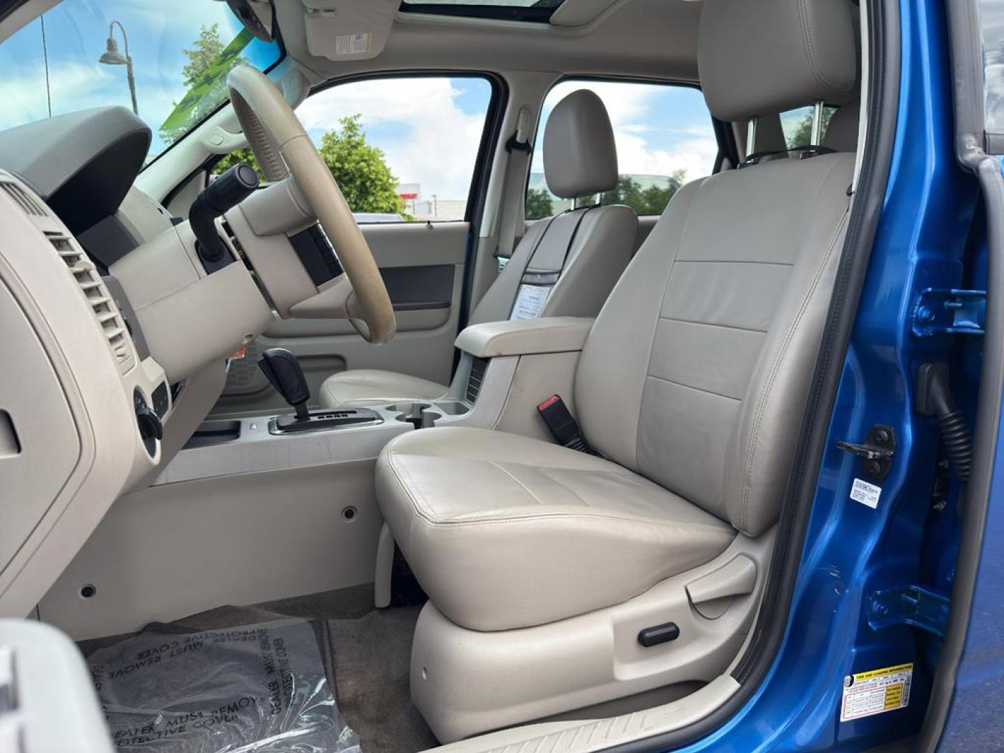 2011 BLUE Ford Escape XLT (1FMCU9DG8BK) with an V6, 3.0L engine, Automatic transmission, located at 10890 W. Colfax Ave., Lakewood, CO, 80215, (303) 274-7692, 39.739914, -105.120132 - Discover the reliability and versatility of the 2011 Ford Escape XLT, a compact SUV designed to meet diverse driving needs. This model features a robust 4WD system, perfect for tackling various road conditions with ease and confidence. Under the hood, you'll find a powerful V6, 3.0L engine that deli - Photo#17