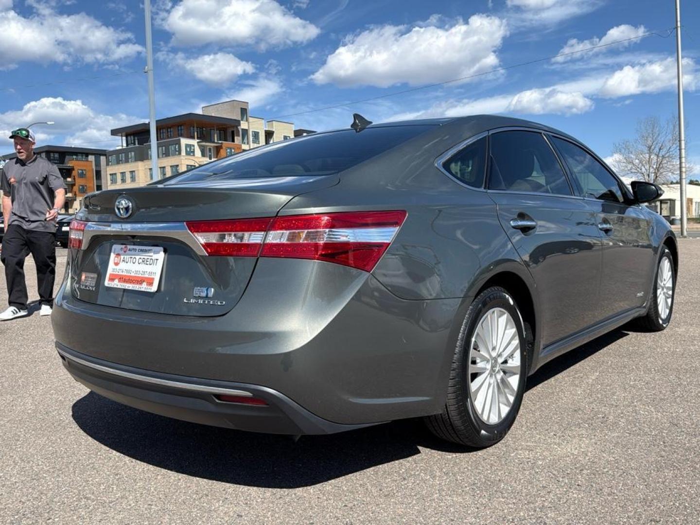 2013 BLACK Toyota Avalon Hybrid XLE TOURING (4T1BD1EB4DU) with an 4 Cyl, 2.5L engine, Automatic transmission, located at 10890 W. Colfax Ave., Lakewood, CO, 80215, (303) 274-7692, 39.739914, -105.120132 - Photo#4