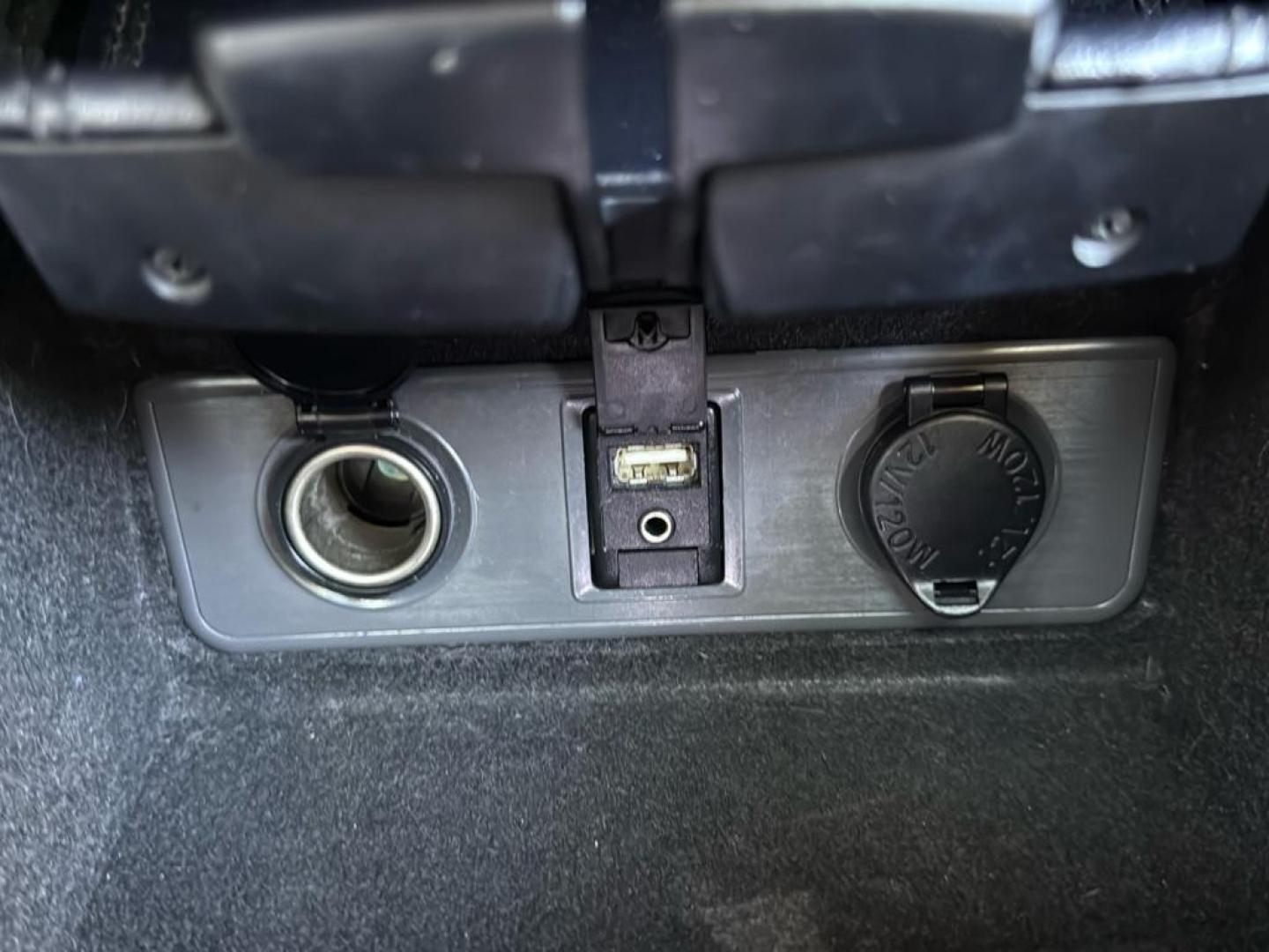 2013 BLACK Toyota Avalon Hybrid XLE TOURING (4T1BD1EB4DU) with an 4 Cyl, 2.5L engine, Automatic transmission, located at 10890 W. Colfax Ave., Lakewood, CO, 80215, (303) 274-7692, 39.739914, -105.120132 - Photo#12