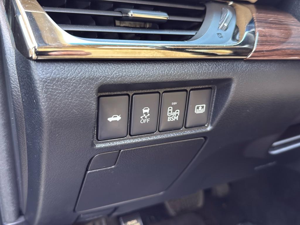 2013 GREEN Toyota Avalon Hybrid XLE TOURING (4T1BD1EB4DU) with an 4 Cyl, 2.5L engine, Automatic transmission, located at 10890 W. Colfax Ave., Lakewood, CO, 80215, (303) 274-7692, 39.739914, -105.120132 - For sale: a meticulously maintained 2013 Toyota Avalon Hybrid XLE Touring that combines luxury, efficiency, and reliability. This sophisticated sedan features a robust 4-cylinder, 2.5L engine paired with front-wheel drive, offering an impressive blend of power and fuel economy. The Avalons hybrid te - Photo#13