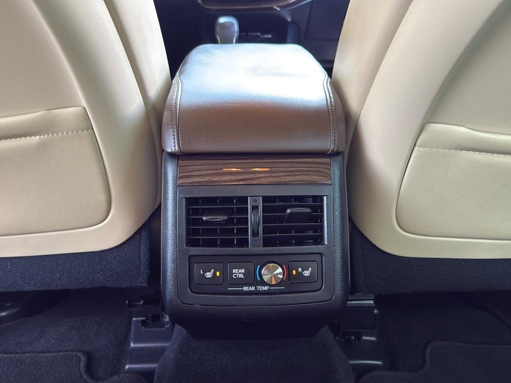 2013 GREEN Toyota Avalon Hybrid XLE TOURING (4T1BD1EB4DU) with an 4 Cyl, 2.5L engine, Automatic transmission, located at 10890 W. Colfax Ave., Lakewood, CO, 80215, (303) 274-7692, 39.739914, -105.120132 - For sale: a meticulously maintained 2013 Toyota Avalon Hybrid XLE Touring that combines luxury, efficiency, and reliability. This sophisticated sedan features a robust 4-cylinder, 2.5L engine paired with front-wheel drive, offering an impressive blend of power and fuel economy. The Avalons hybrid te - Photo#16