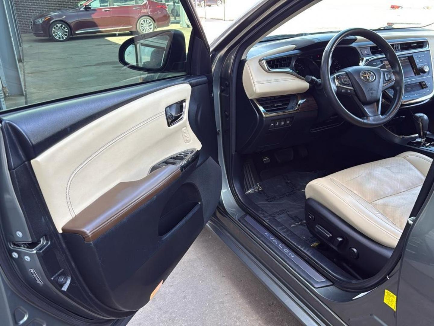 2013 BLACK Toyota Avalon Hybrid XLE TOURING (4T1BD1EB4DU) with an 4 Cyl, 2.5L engine, Automatic transmission, located at 10890 W. Colfax Ave., Lakewood, CO, 80215, (303) 274-7692, 39.739914, -105.120132 - Photo#24