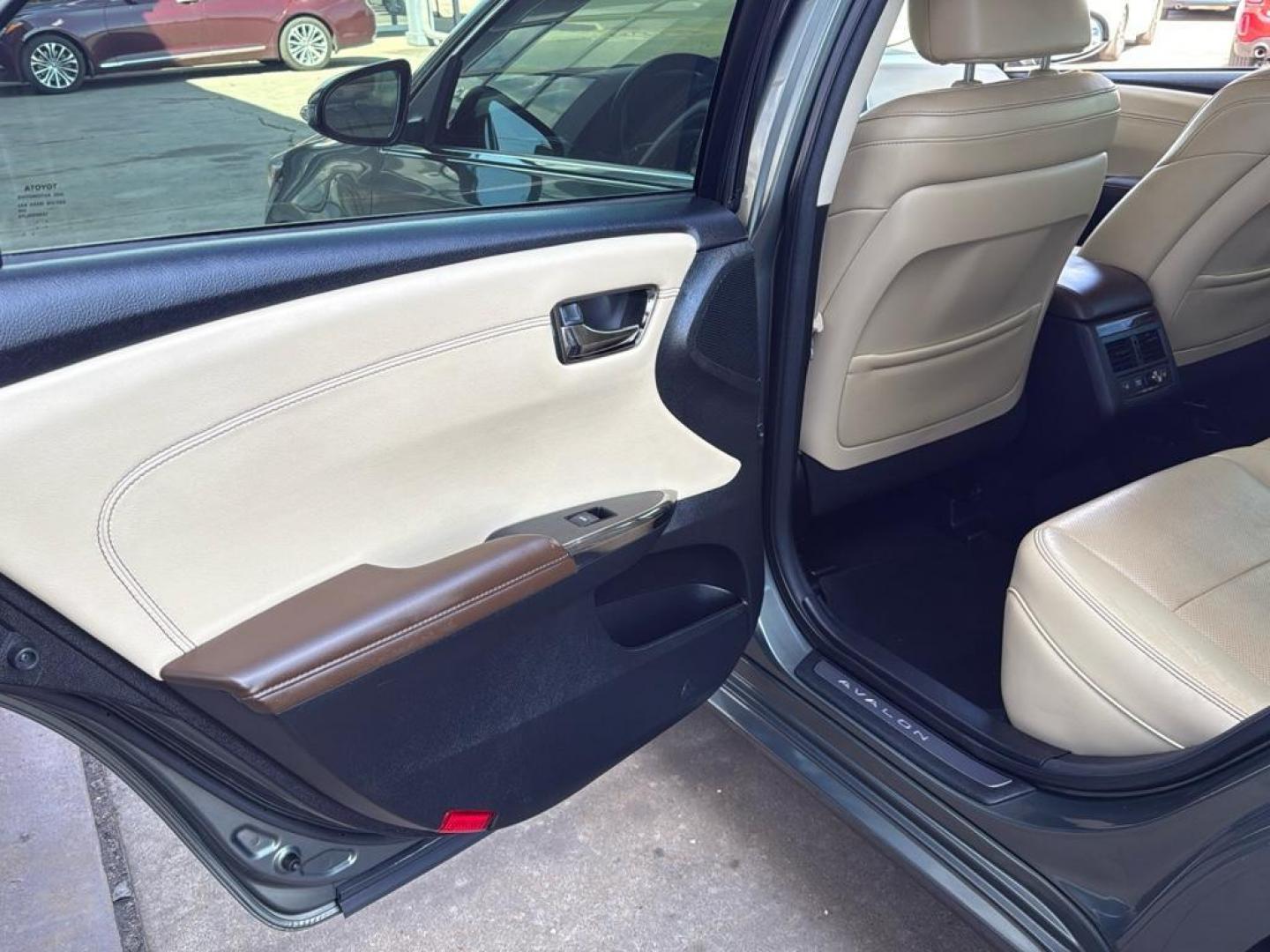 2013 BLACK Toyota Avalon Hybrid XLE TOURING (4T1BD1EB4DU) with an 4 Cyl, 2.5L engine, Automatic transmission, located at 10890 W. Colfax Ave., Lakewood, CO, 80215, (303) 274-7692, 39.739914, -105.120132 - Photo#27