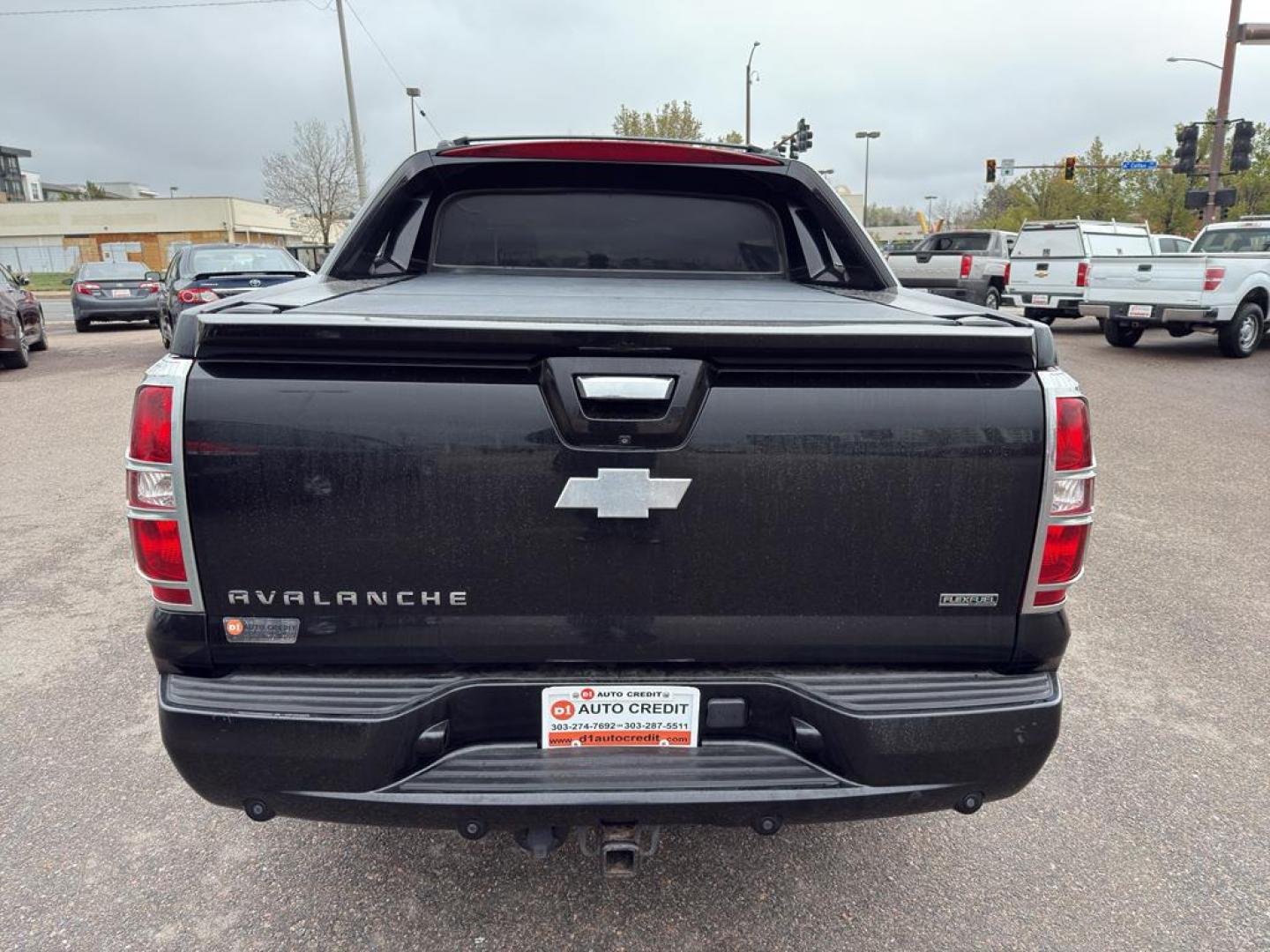 2011 BLACK Chevrolet Avalanche LTZ (3GNTKGE34BG) with an V8, 5.3L engine, Automatic transmission, located at 10890 W. Colfax Ave., Lakewood, CO, 80215, (303) 274-7692, 39.739914, -105.120132 - Photo#5