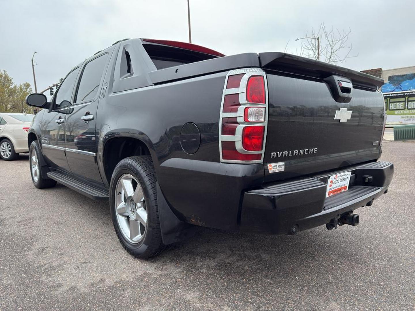 2011 BLACK Chevrolet Avalanche LTZ (3GNTKGE34BG) with an V8, 5.3L engine, Automatic transmission, located at 10890 W. Colfax Ave., Lakewood, CO, 80215, (303) 274-7692, 39.739914, -105.120132 - Photo#6