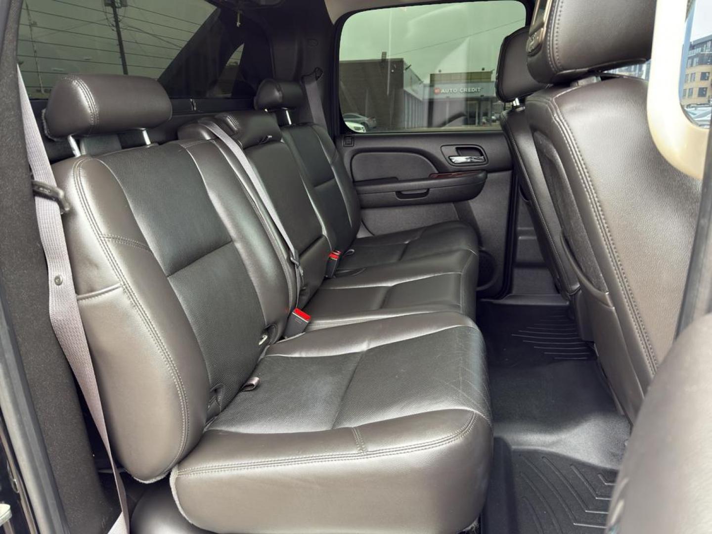 2011 BLACK Chevrolet Avalanche LTZ (3GNTKGE34BG) with an V8, 5.3L engine, Automatic transmission, located at 10890 W. Colfax Ave., Lakewood, CO, 80215, (303) 274-7692, 39.739914, -105.120132 - Photo#13
