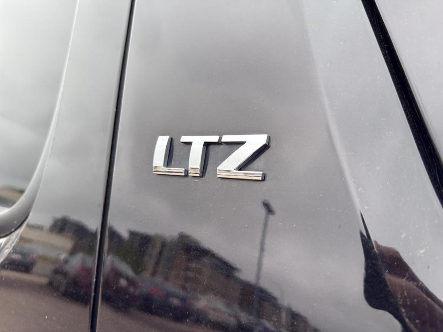 2011 BLACK Chevrolet Avalanche LTZ (3GNTKGE34BG) with an V8, 5.3L engine, Automatic transmission, located at 10890 W. Colfax Ave., Lakewood, CO, 80215, (303) 274-7692, 39.739914, -105.120132 - Photo#14
