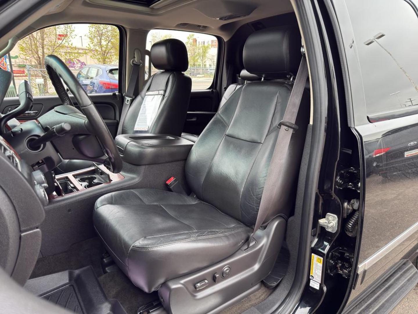 2011 BLACK Chevrolet Avalanche LTZ (3GNTKGE34BG) with an V8, 5.3L engine, Automatic transmission, located at 10890 W. Colfax Ave., Lakewood, CO, 80215, (303) 274-7692, 39.739914, -105.120132 - Photo#18